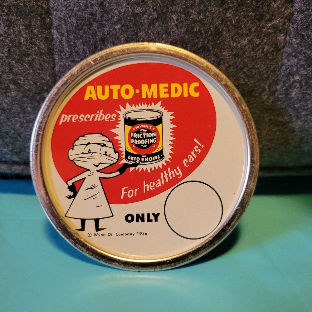 VINTAGE 1956 WYNN OIL AUTO-MEDIC LID STOPS OIL BURNING 3 5/8".
